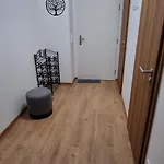 Garden Apartment, Free Private Garage Parking * קושיצה