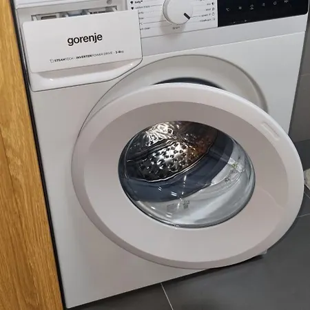דירה Garden Apartment, Free Private Garage Parking קושיצה